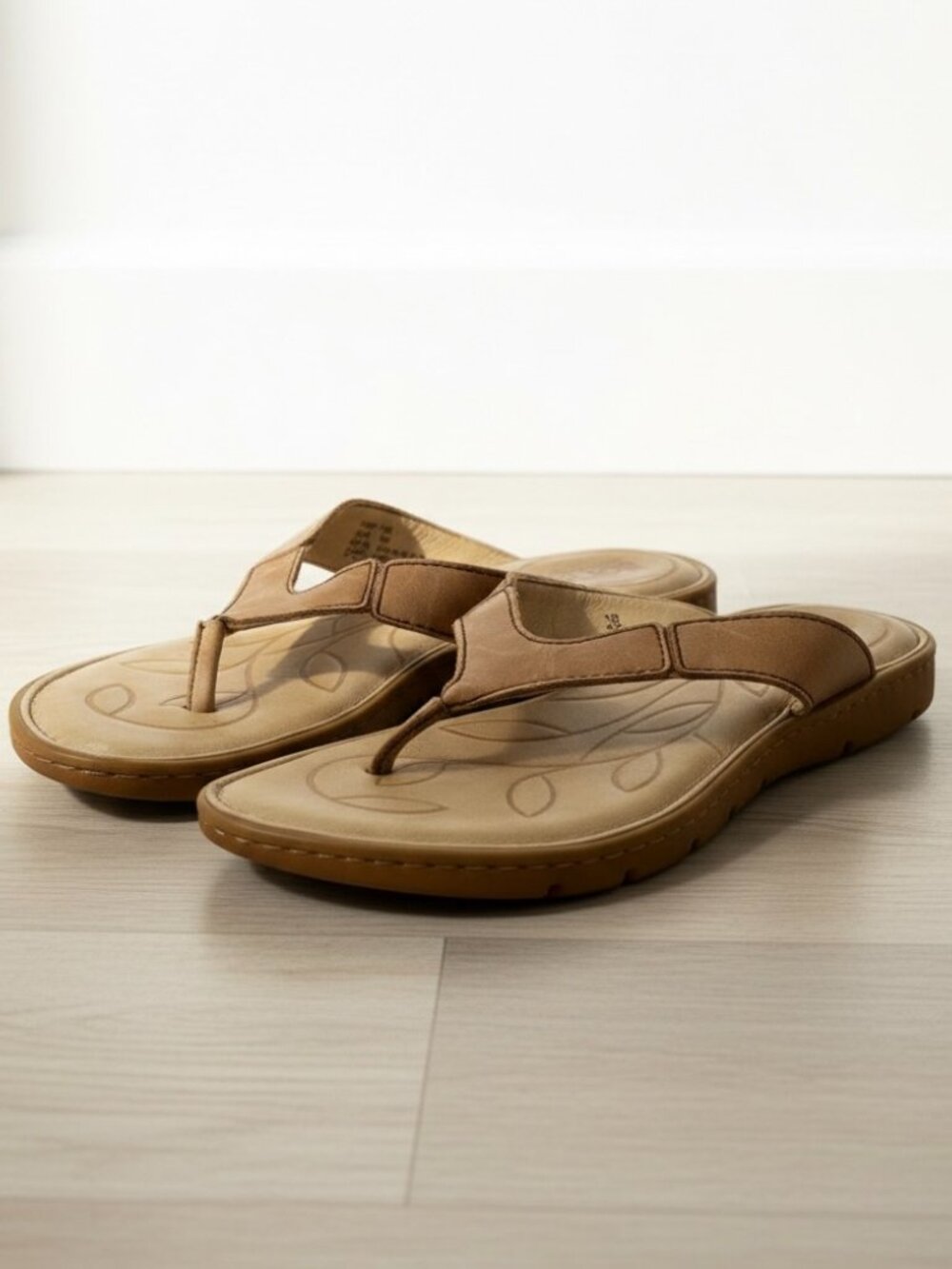 Born sandals 7 womens amelie leather thongs natural brown flip flop shoes - Picture 2 of 10